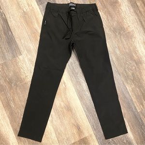 Hiking pants (The Trailhead Adventure pant) by Coalatree